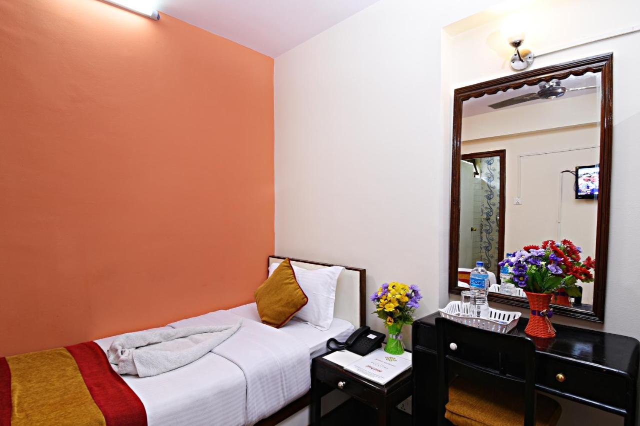 Hotel Pleasure Home Kathmandu Buitenkant foto