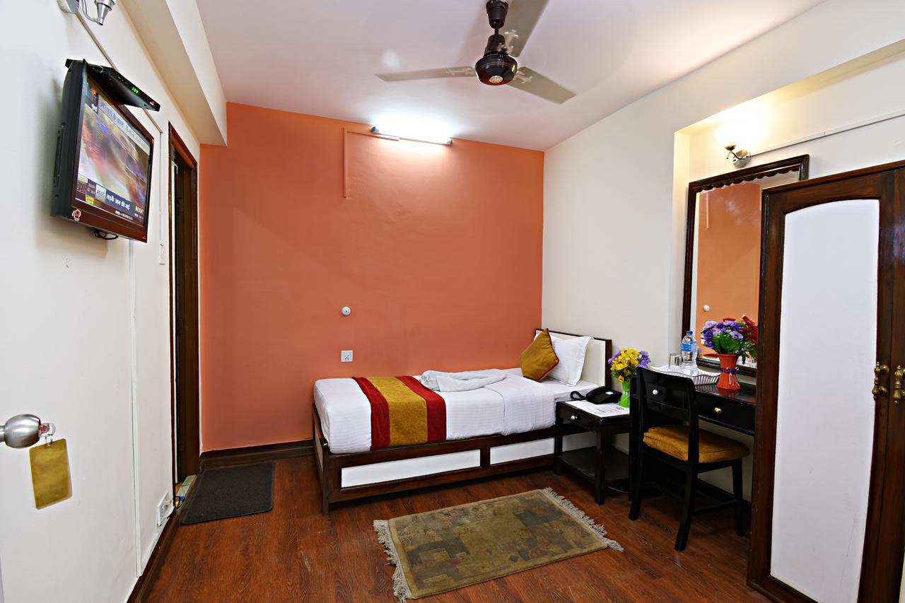 Hotel Pleasure Home Kathmandu Buitenkant foto