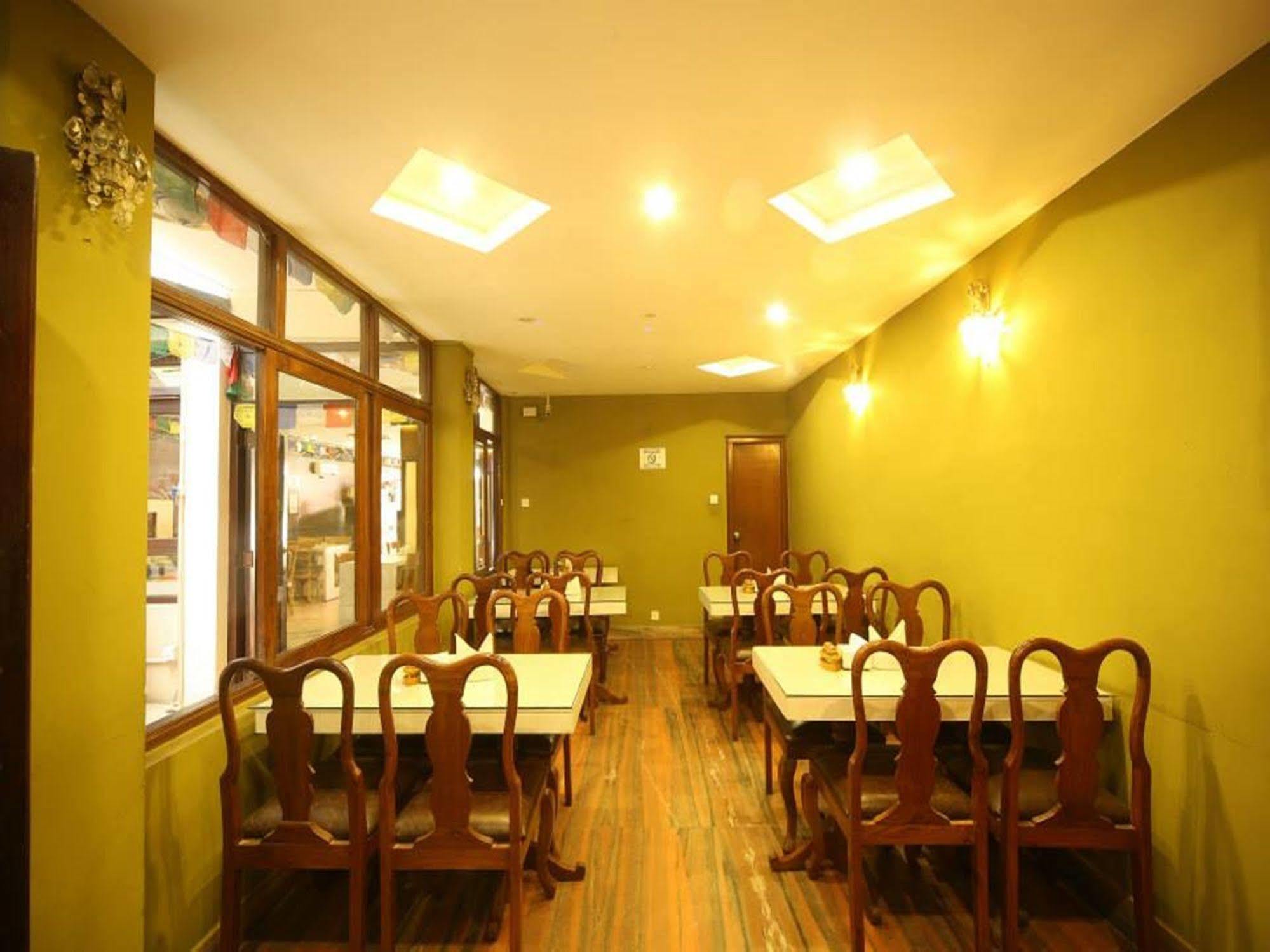 Hotel Pleasure Home Kathmandu Buitenkant foto
