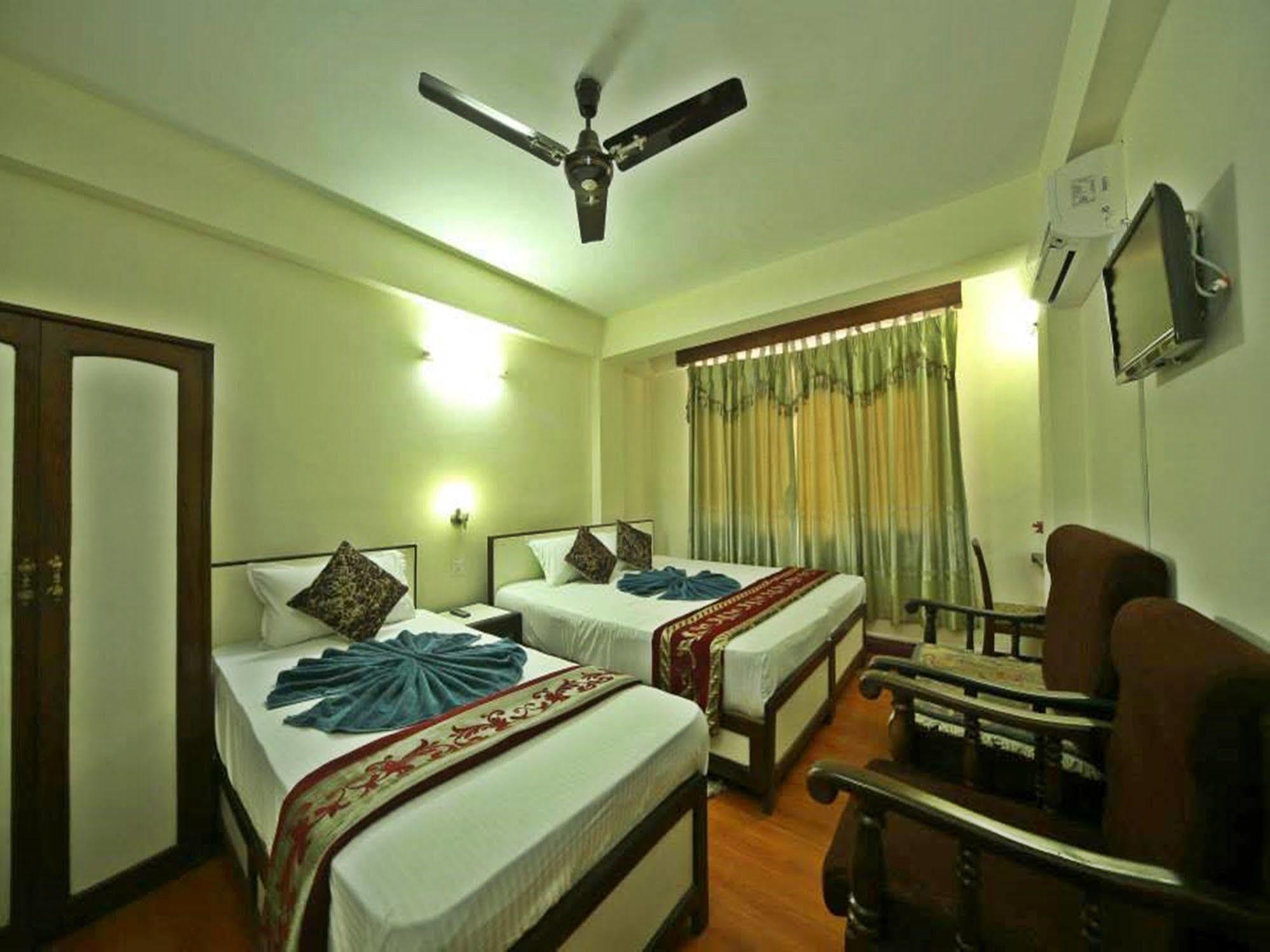 Hotel Pleasure Home Kathmandu Buitenkant foto