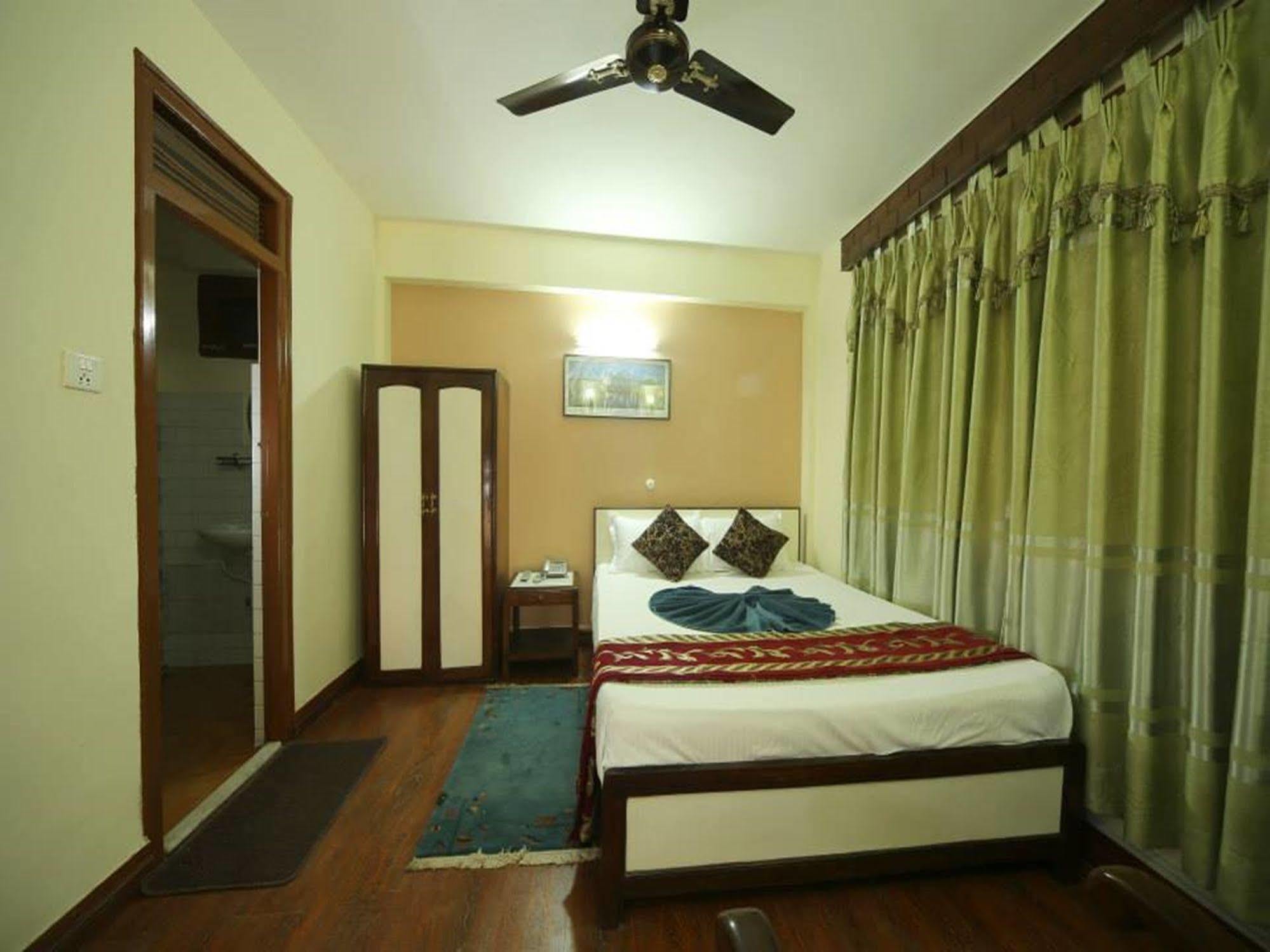 Hotel Pleasure Home Kathmandu Buitenkant foto