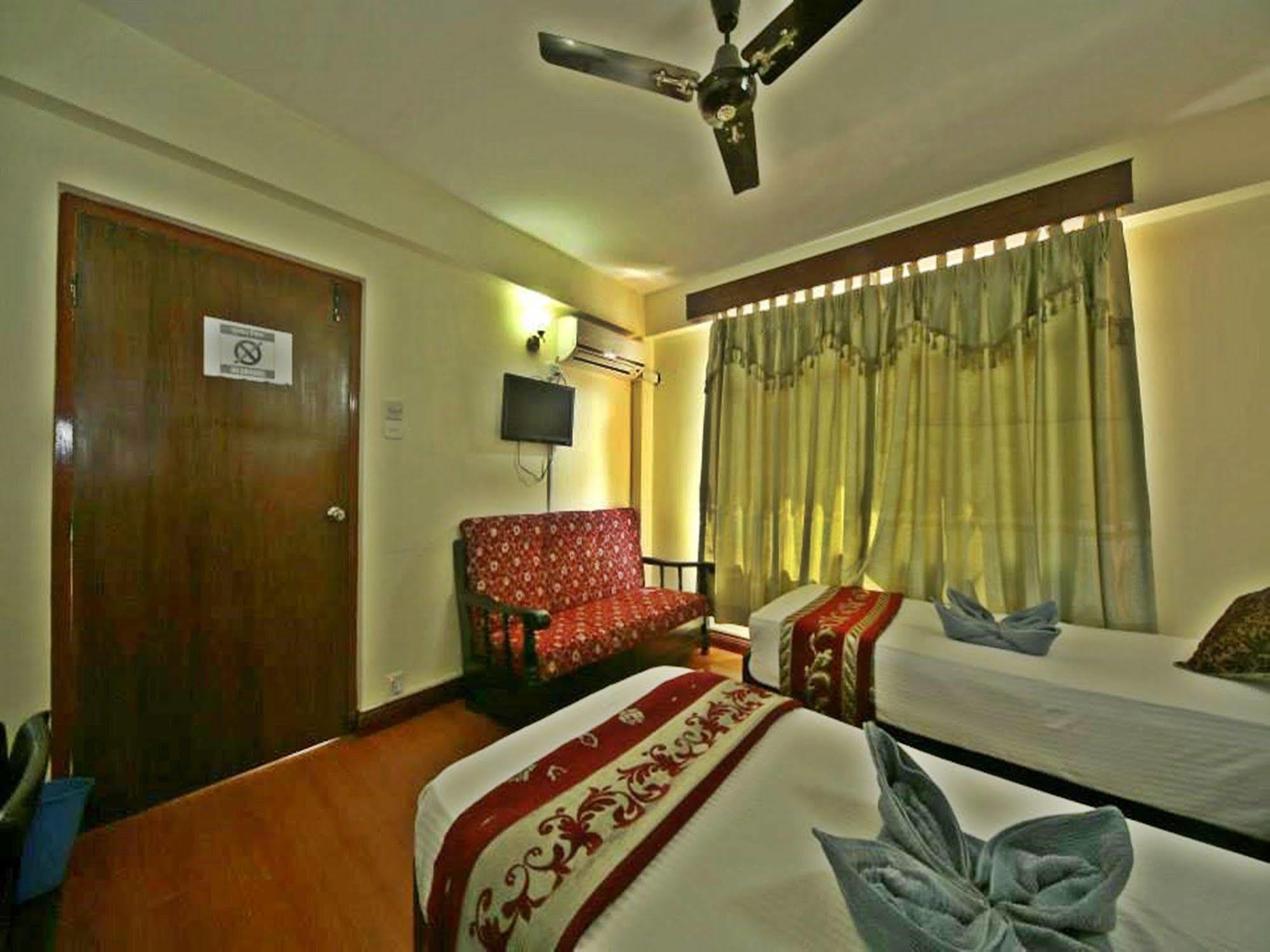 Hotel Pleasure Home Kathmandu Buitenkant foto