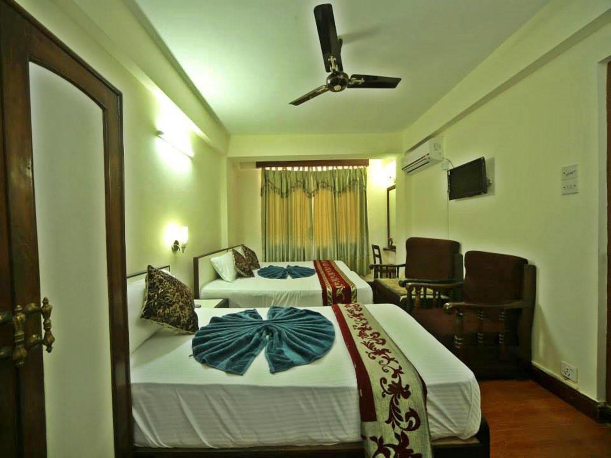 Hotel Pleasure Home Kathmandu Buitenkant foto