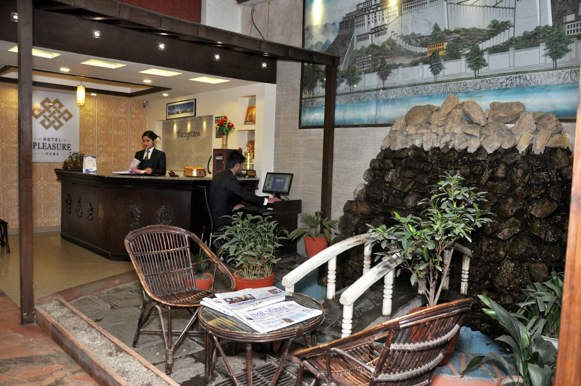 Hotel Pleasure Home Kathmandu Buitenkant foto