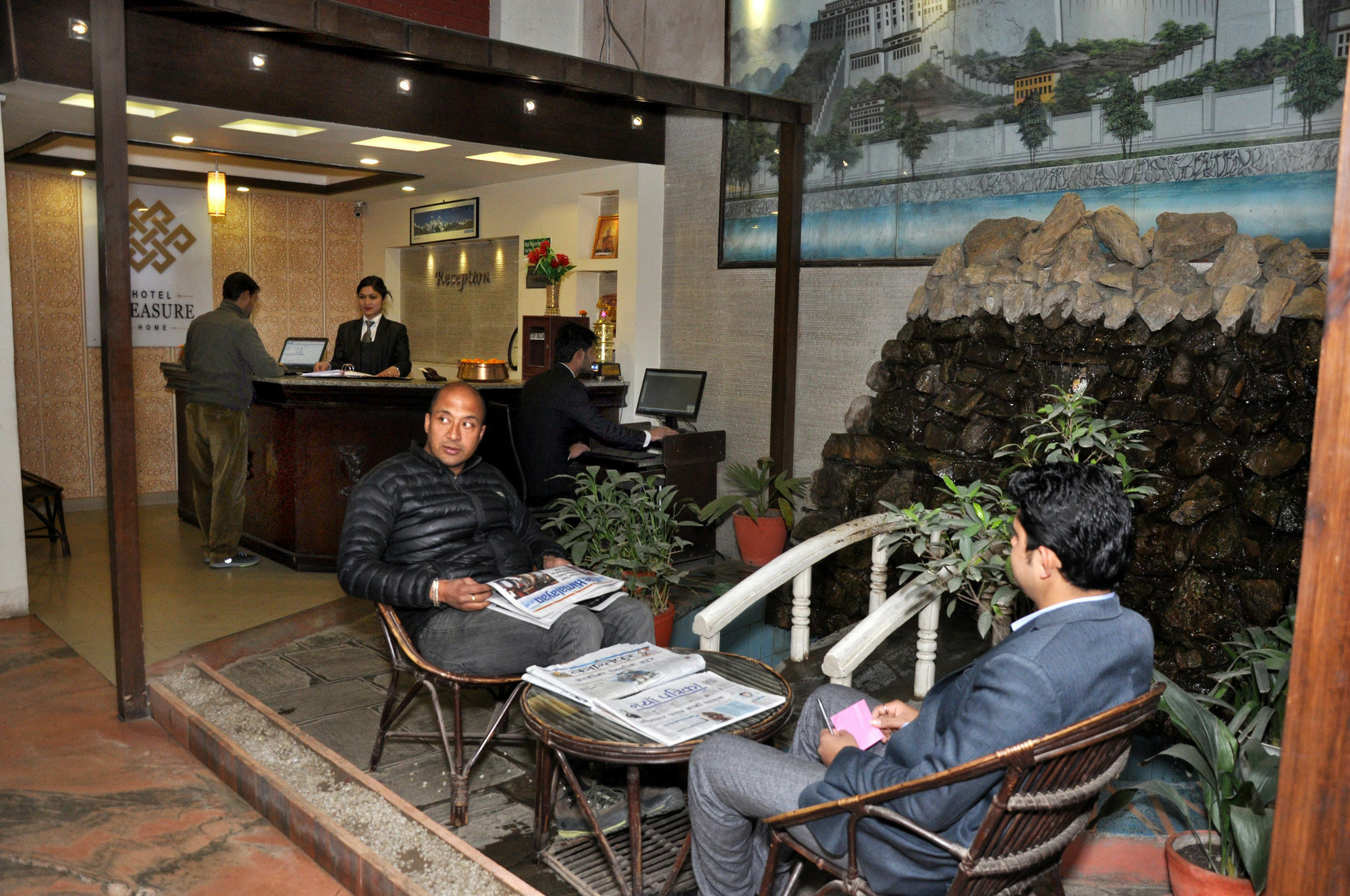 Hotel Pleasure Home Kathmandu Buitenkant foto